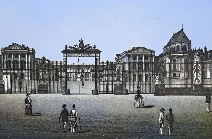 Framed Print : Versailles, Entree et Cour dhonneur du Chateau Framed Print : Versailles, Entree et Cour dhonneur du Chateau