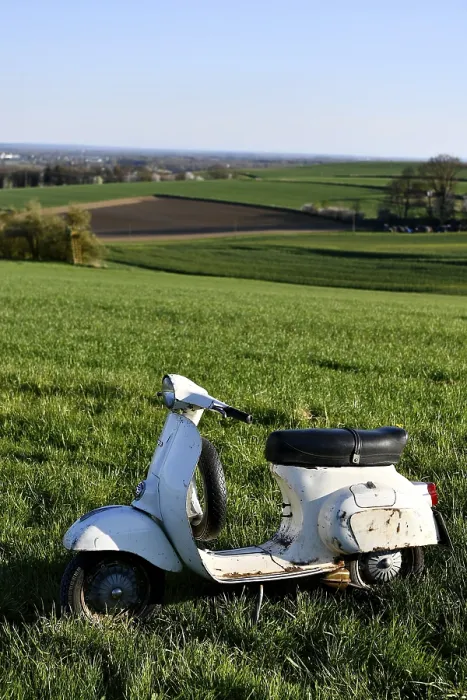 Framed Print : Vespa Primavera 125, 125 ccm, VMA 2T Framed Print : Vespa Primavera 125, 125 ccm, VMA 2T