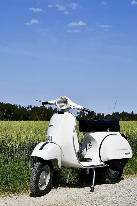 Framed Print : Vespa PX 200 E, P 200 X E, VSX 1T Framed Print : Vespa PX 200 E, P 200 X E, VSX 1T