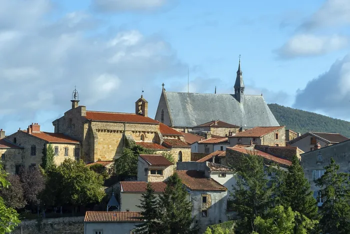Framed Print : Vic le comte. Church Saint Jean and Saint Pierre