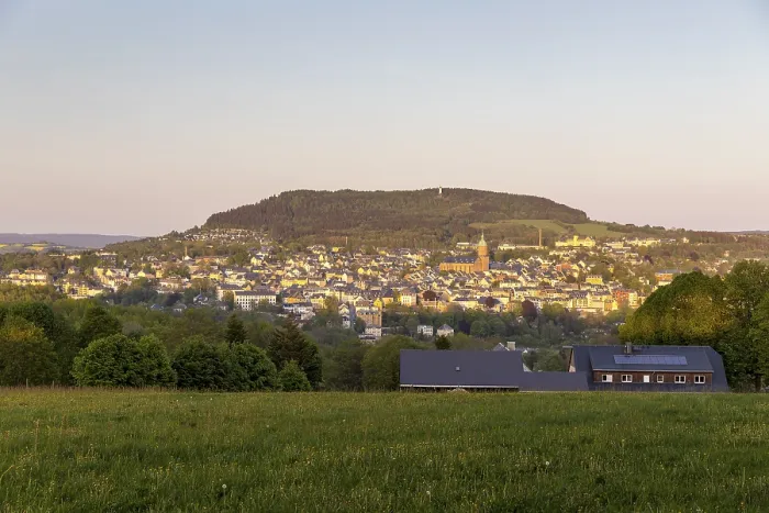 Framed Print : View of Annaberg-Buchholz with St Annen church and the Pohlberg