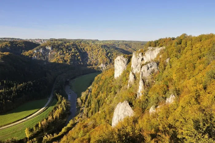 Framed Print : View of an autumn-coloured beech forest with distinctive limestone rocks in the Upper Danube Valley