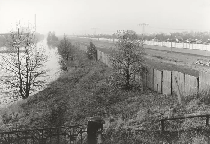 Framed Print : View over the Berlin Wall in 1985