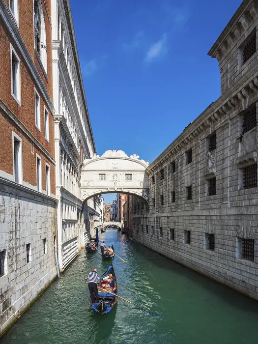 Framed Print : View of the Bridge of Sighs in Venice, Italy Framed Print : View of the Bridge of Sighs in Venice, Italy
