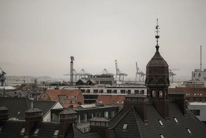Framed Print : View of a cityscape with rooftops and cranes in the distance under an overcast sky in Aarhus Framed Print : View of a cityscape with rooftops and cranes in the distance under an overcast sky in Aarhus
