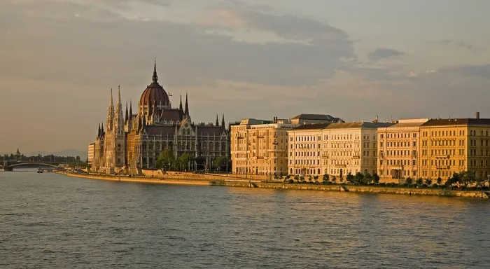Framed Print : View on the Danube and the Government Building Framed Print : View on the Danube and the Government Building