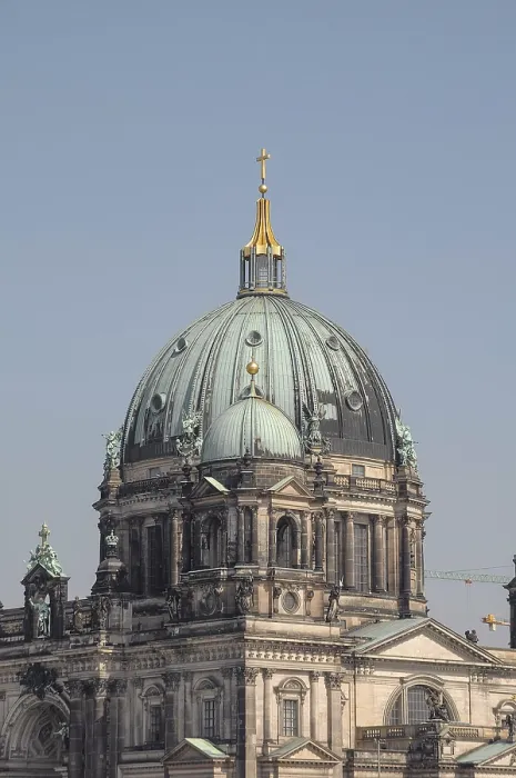 Framed Print : View of the dome of the Berlin Cathedral against a blue sky