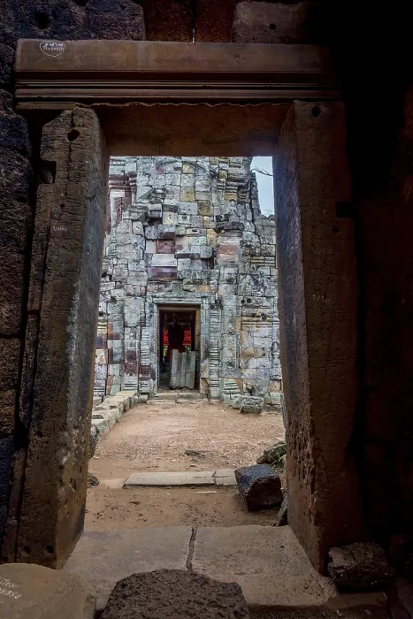 Framed Print : View thru the door to the pagoda of the Wat Banan old Khmer civilization temple