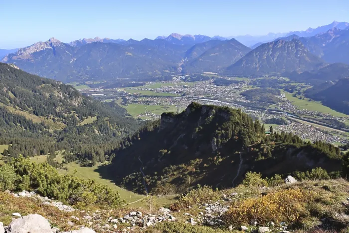 Framed Print : View from the Hahnenkamm to the south over the Lechtal to the Lechtal Alps