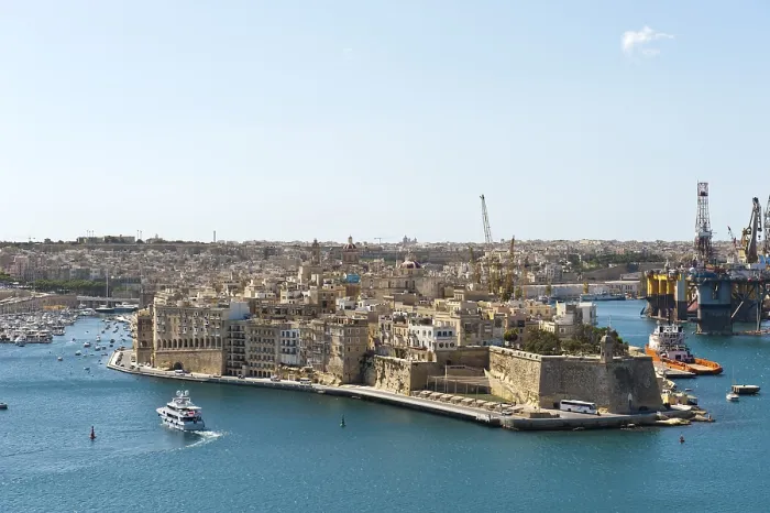 Framed Print : View of the historic centre of Senglea from Valletta