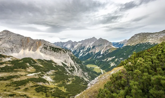 Framed Print : View of the Karwendel valley with Raffelspitze and Hochkarspitze