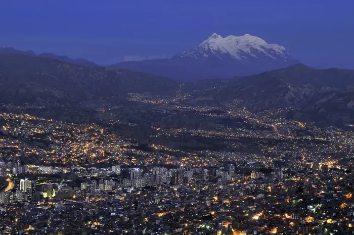 Framed Print : View over La Paz towards the glaciers on the Illimani mountain Framed Print : View over La Paz towards the glaciers on the Illimani mountain