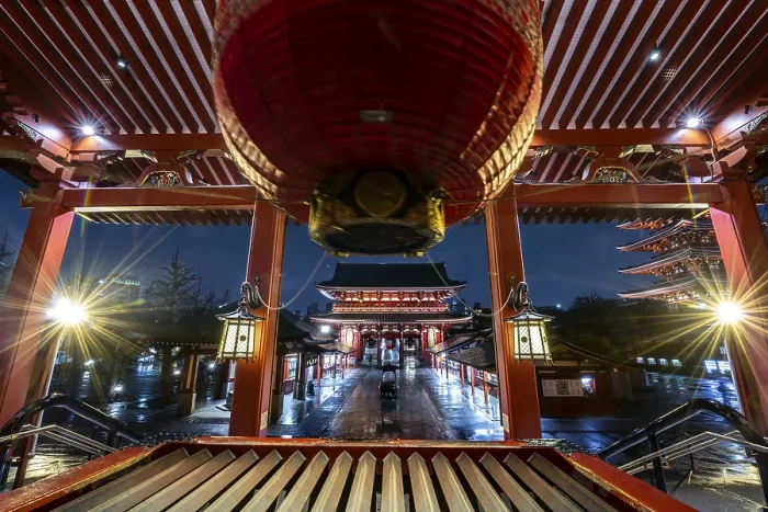 Framed Print : View from the main hall with a huge red lantern to the illuminated Hozomon Schazkammer Gate of Asakusa