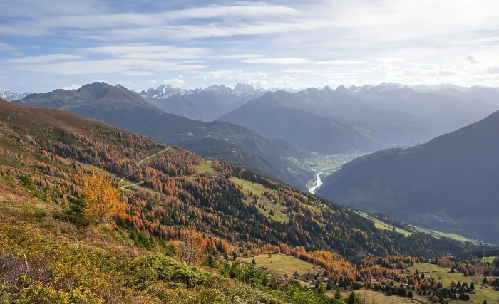 Framed Print : View of the mountain panorama and the Upper Inn Valley in the morning light