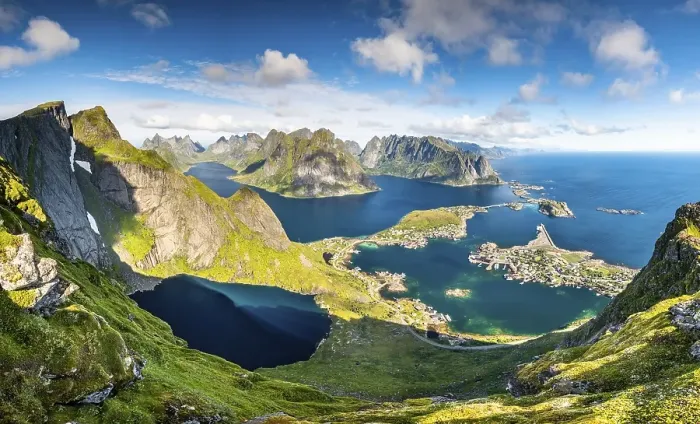 Framed Print : View from the mountain Reinebringen to fishing village Reine