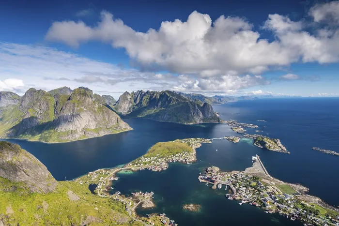 Framed Print : View from the mountain Reinebringen to fishing village Reine