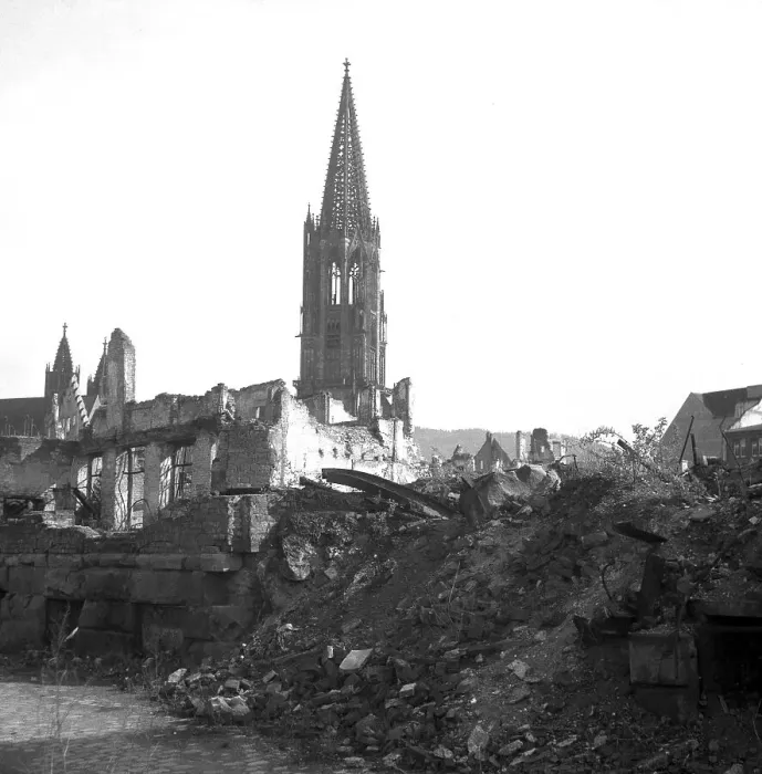 Framed Print : View over ruins to the Freiburg Cathedral
