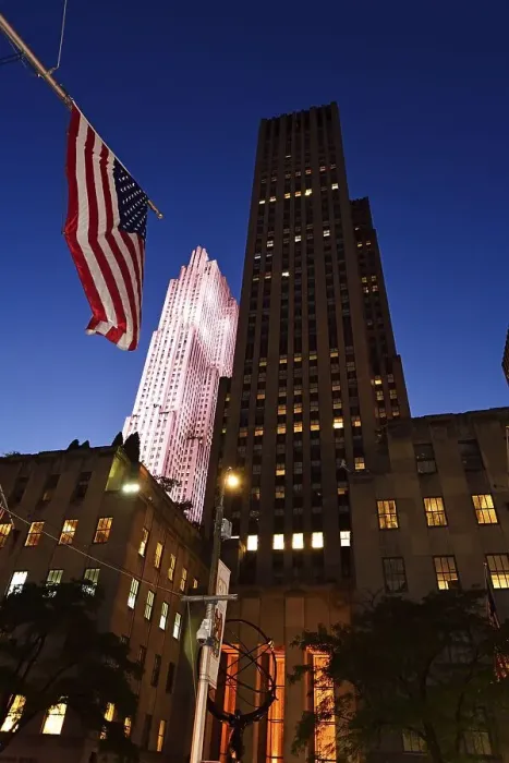 Framed Print : View from Saint Patricks Church to Rockefeller Plaza