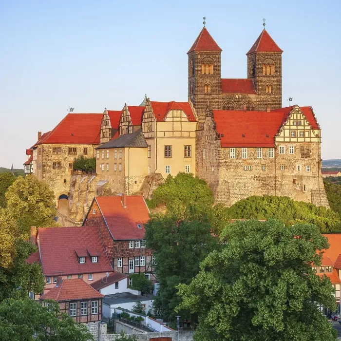 Framed Print : View of the Schlossberg with St Servatius collegiate church and castle