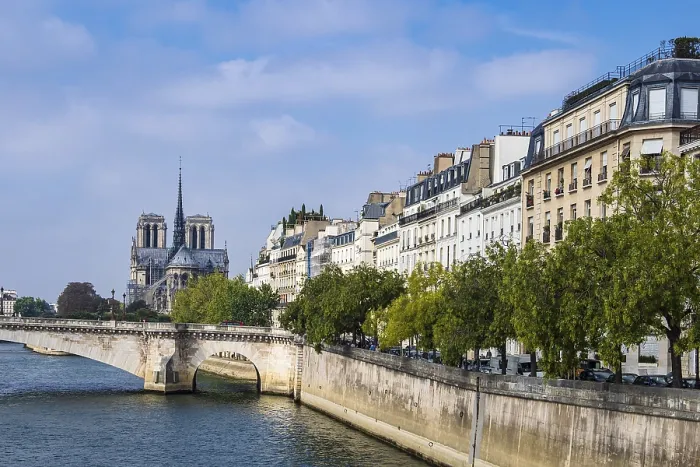 Framed Print : View over the Seine in Paris, France Framed Print : View over the Seine in Paris, France