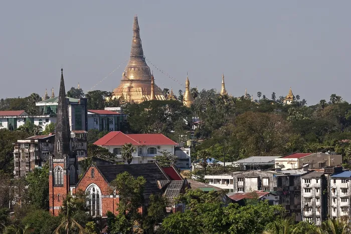 Framed Print : View of the Shwedagon Pagoda, Yangon