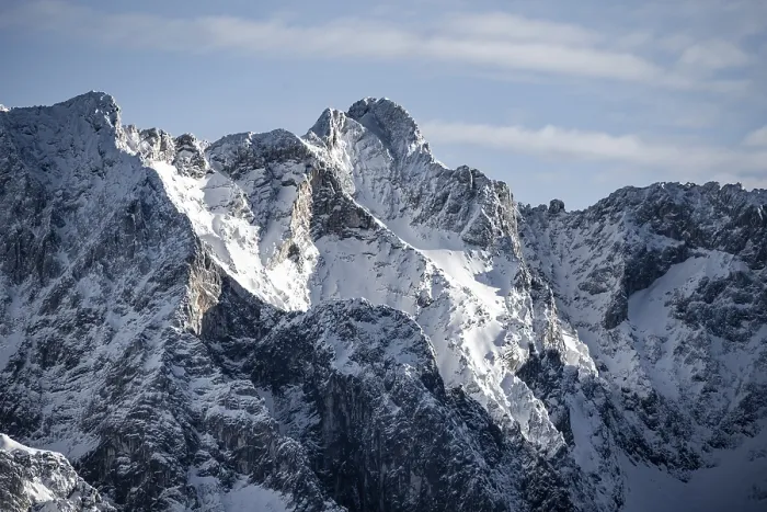 Framed Print : View of snowy peaks of Zugspitze Framed Print : View of snowy peaks of Zugspitze