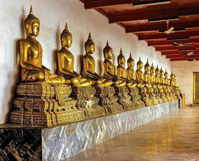 Framed Print : Viharn of Phra Ubosot, Buddha statues Framed Print : Viharn of Phra Ubosot, Buddha statues