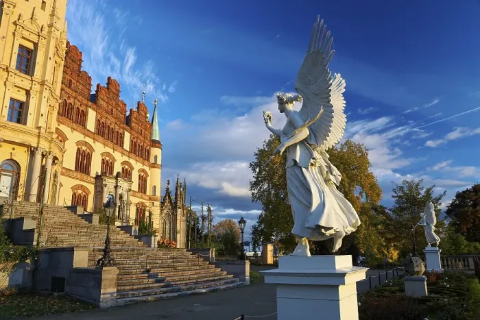 Framed Print : Viktorien (Victoria - goddess of victory) Castle Schwerin Framed Print : Viktorien (Victoria - goddess of victory) Castle Schwerin