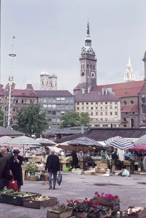 Framed Print : Viktualienmarkt, Old Peter, Church of Our Lady