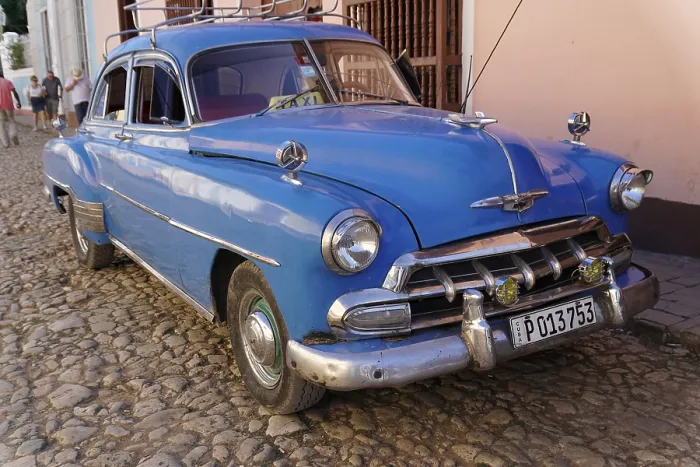 Framed Print : Vintage car from the 1950s in the centre of Havana Framed Print : Vintage car from the 1950s in the centre of Havana