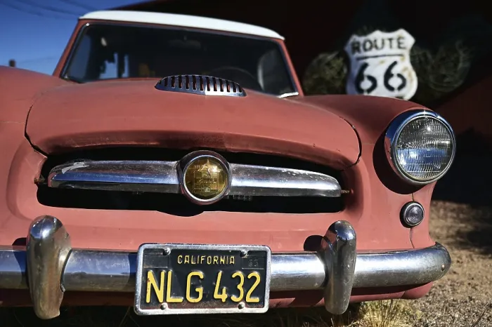 Framed Print : Vintage car in front of the Giganticus Headicus store on Route 66