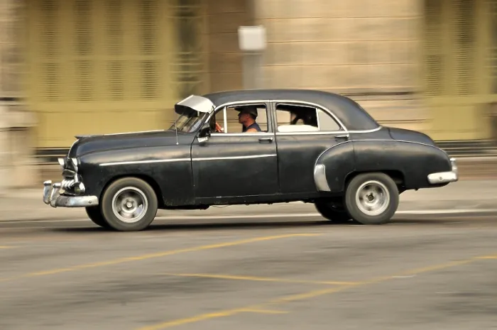 Framed Print : Vintage car, Habana Vieja, Old Havana