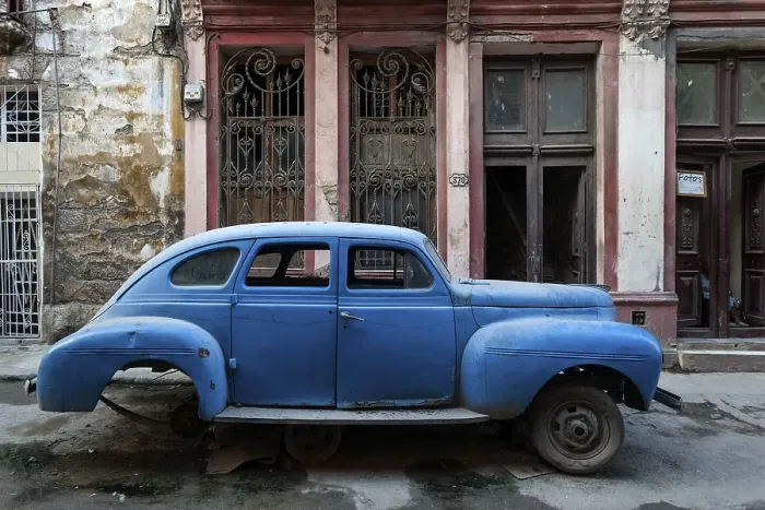Framed Print : Vintage car in Old Havana, Havana Framed Print : Vintage car in Old Havana, Havana