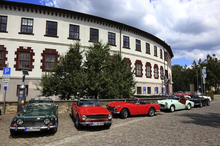 Framed Print : Vintage car parade in front of the castle