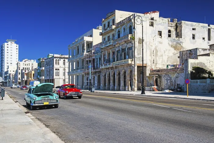 Framed Print : Vintage cars on the Malecon in Havana Framed Print : Vintage cars on the Malecon in Havana