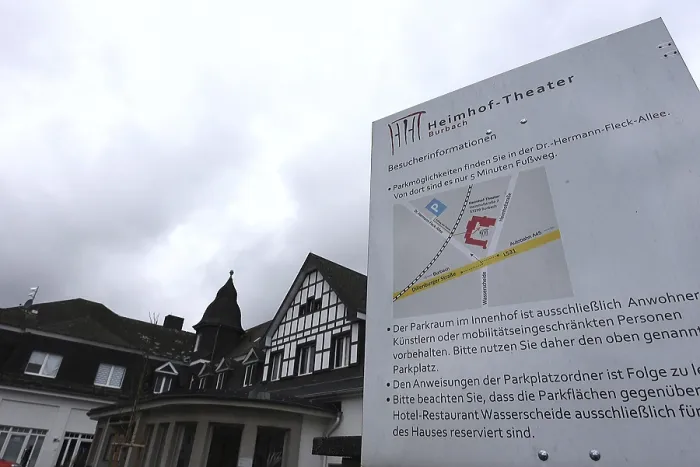 Framed Print : Visitor information for the Heimhoftheater in Burbach-Wurgendorf  /  Wasserscheide Visitor information for
