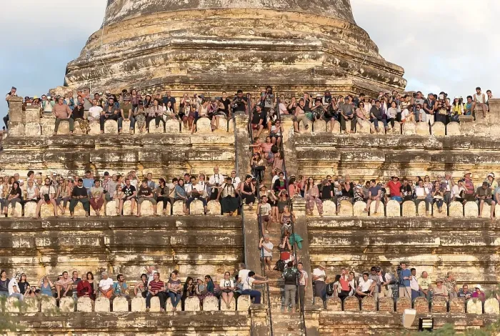 Framed Print : Visitors, tourists view susnset from terraces of Shwesandaw Pagoda Framed Print : Visitors, tourists view susnset from terraces of Shwesandaw Pagoda