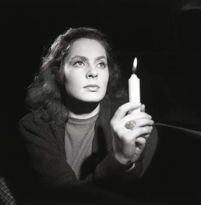 Framed Print : Viveca Lindfors. Born december 29 1920 - 25 october 1995. Swedish born American stage and film actress. Pictures at home in december 1943. Sweden. Kristoffersson ref F32-6