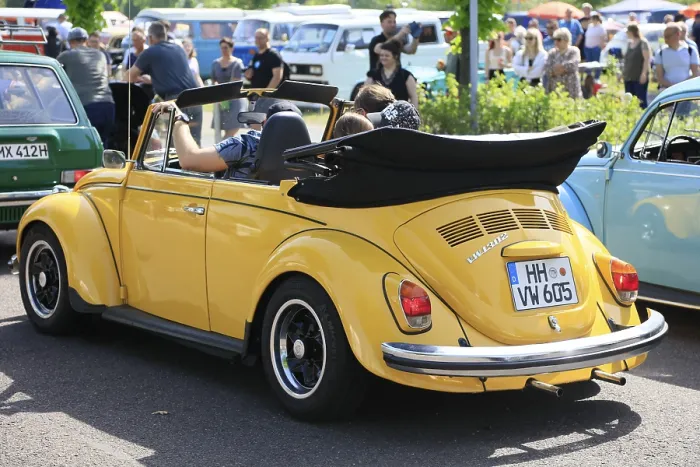 Framed Print : Volkswagen VW 1302 Beetle Cabriolet