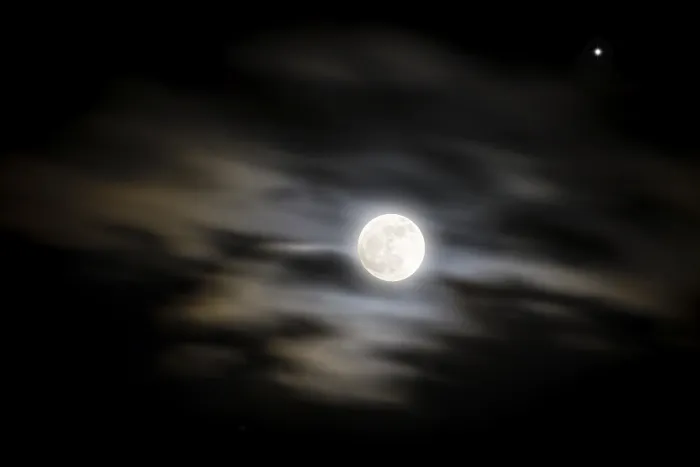 Framed Print : Vollmond mit Stern Framed Print : Vollmond mit Stern