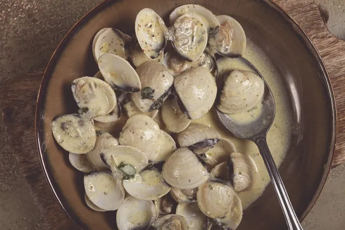 Framed Print : Vongole clams, in cream sauce, homemade