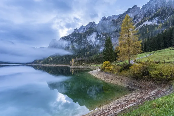 Framed Print : The Vordere Gosausee in autumn with a view of the Gosaukamm