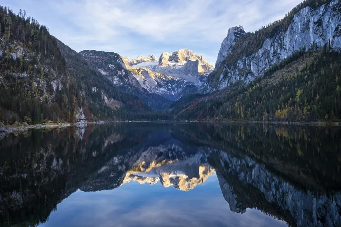 Framed Print : The Vordere Gosausee lake in autumn with a view of the Dachstein mountain range