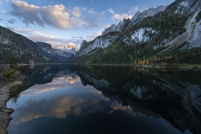 Framed Print : The Vordere Gosausee lake in autumn with a view of the Dachstein mountain range