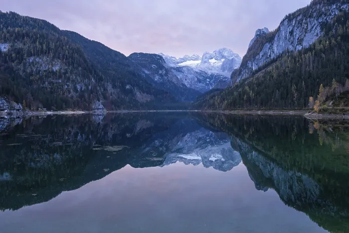 Framed Print : The Vordere Gosausee lake in autumn with a view of the Dachstein mountain range