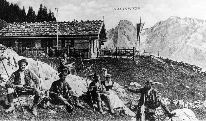 Framed Print : Vorderkaiserfelden mountain lodge