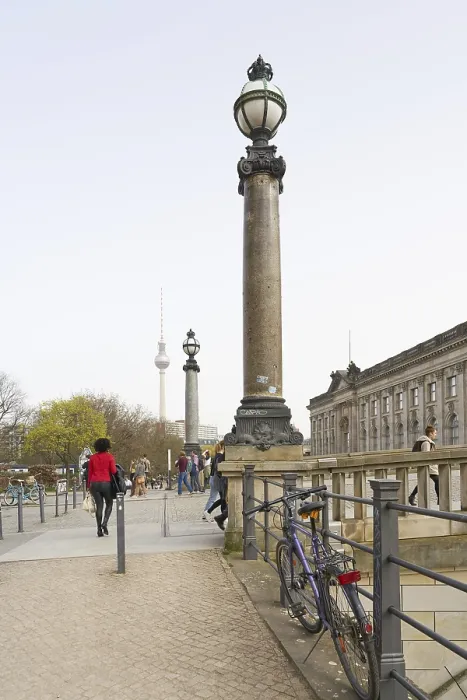 Framed Print : Walk along the banks of the Spree at the Monbijou Bridge in Berlin