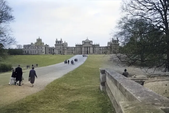 Framed Print : Walkers on the driveway to Blenheim Castle, Woodstock, Oxfordshire, England, UK 1956