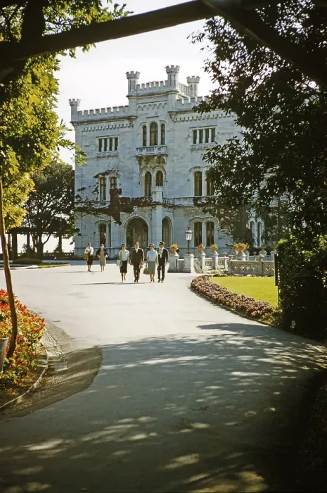 Framed Print : Walkers on the way from Miramare Castle, Trieste, Italy 1959