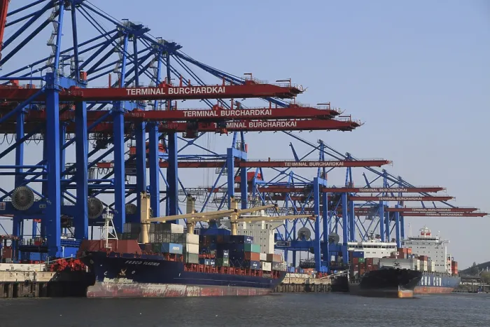 Framed Print : Waltershofer Hafen, HHLA Container Terminal Burchardkai Framed Print : Waltershofer Hafen, HHLA Container Terminal Burchardkai